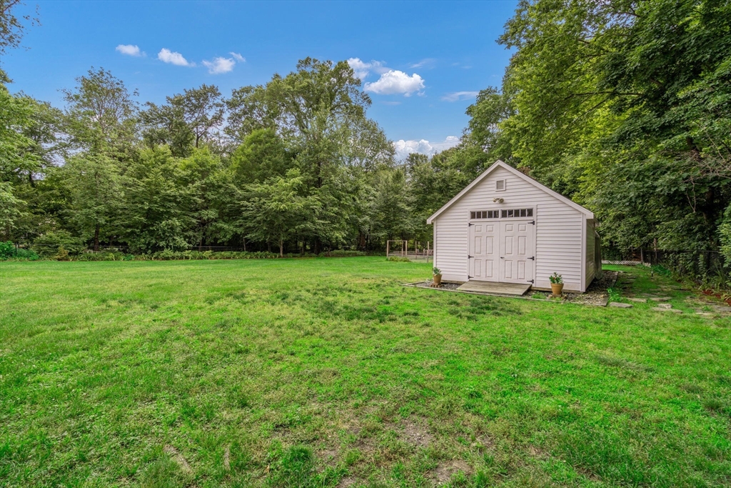 8 John Robinson Road Hudson, MA 01749 - Photo 5 of 34 Gallery Image 5