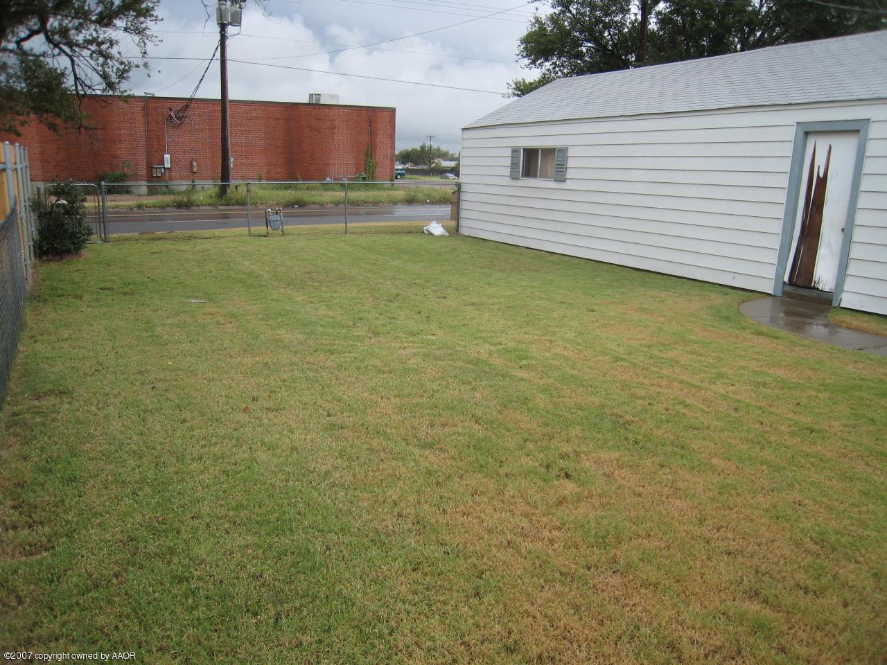 525 Southwest 45th Avenue Amarillo, TX 79110 - Photo 2 of 9 a view of a backyard of the house