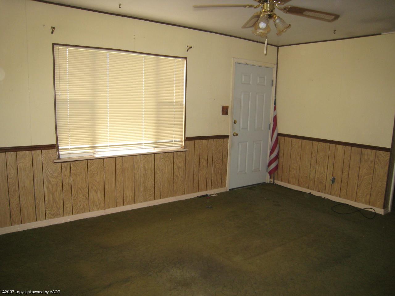525 Southwest 45th Avenue Amarillo, TX 79110 - Photo 4 of 9 a view of an empty room with a window