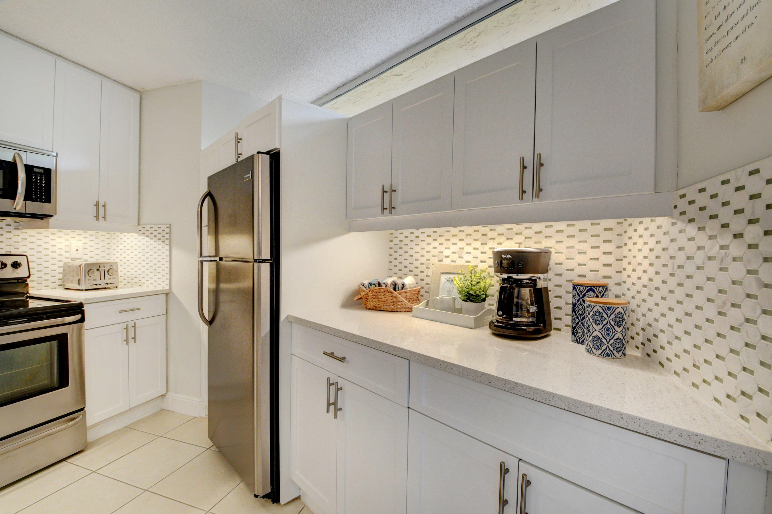 8393 Trent Court, Unit D Boca Raton, FL 33433 - Photo 14 of 38 Coffee bar in kitchen
