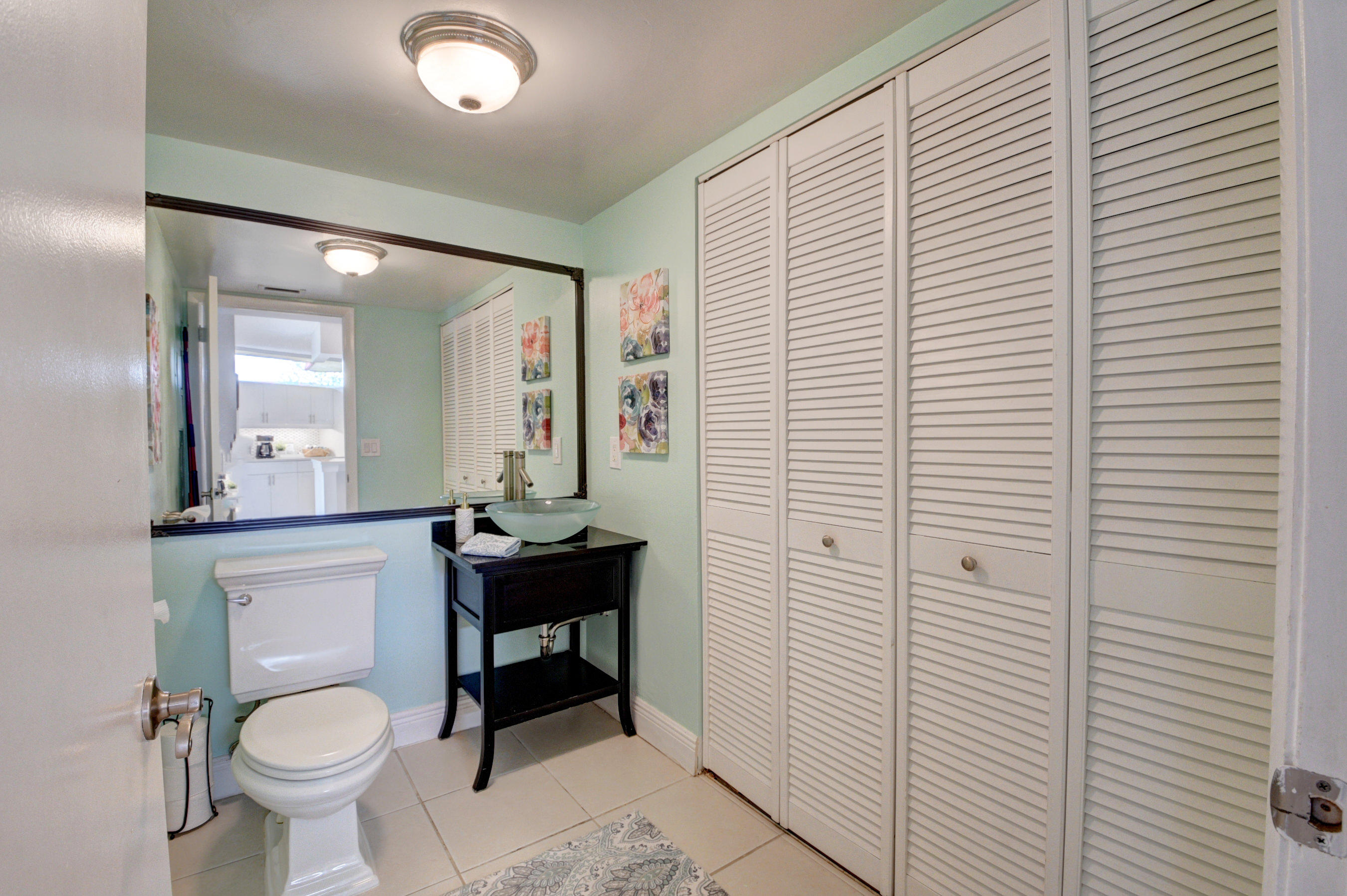 8393 Trent Court, Unit D Boca Raton, FL 33433 - Photo 22 of 38 Guest bath