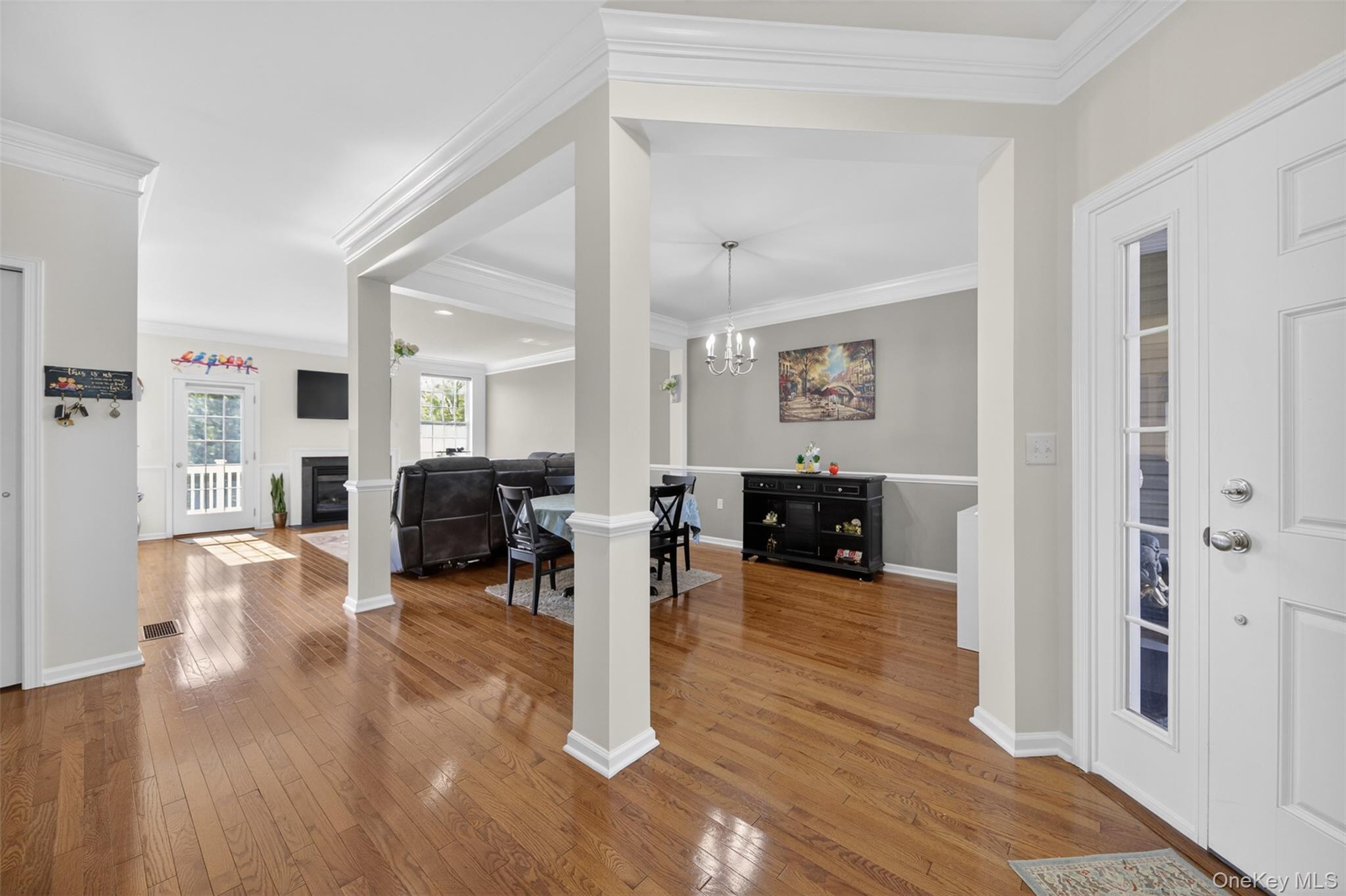 33 Pritchard Court Fishkill, NY 12524 - Photo 10 of 47 Entry view of living room.