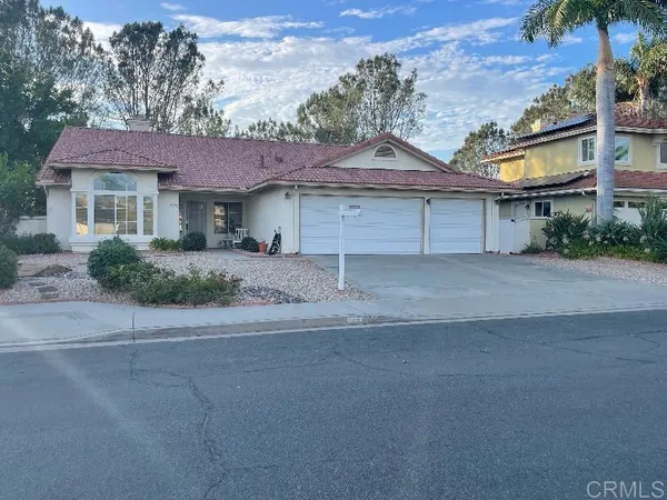 $930,000 | 5179 Vía Mindanao, Oceanside, CA 92057