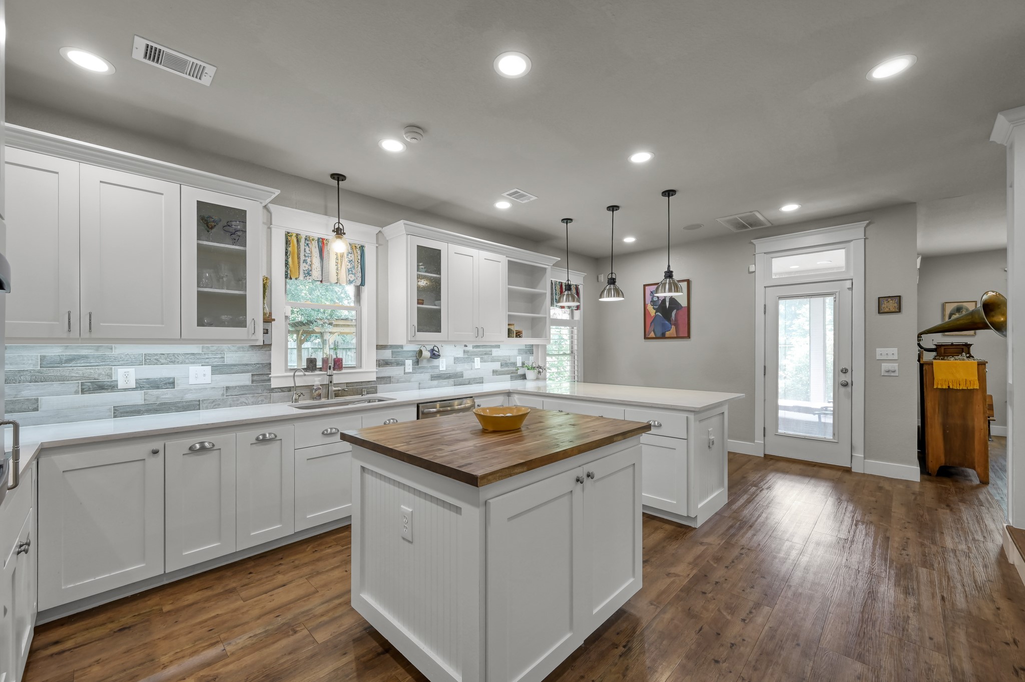 1615 Melissa Drive Spring, TX 77386 - Photo 15 of 40 Kitchen view to Sunroom