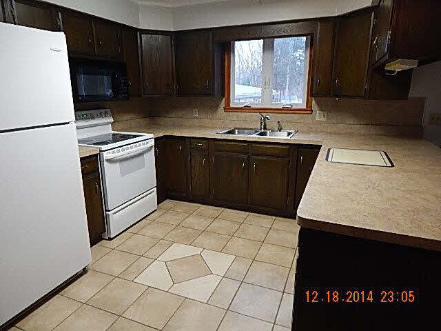 197 East Erie Road Temperance, MI 48182 - Photo 5 of 14 20426864-4.JPG
