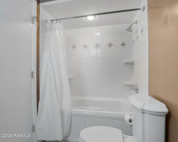 $170,000 | 309 Azalea Drive, New Iberia, LA 70563