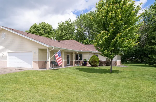 $349,900 | 12998 Evergreen Drive, Lindstrom, MN 55045