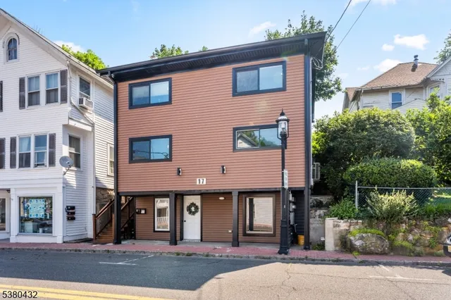 $530,000 | 17 Main Street, Hamburg, NJ 07419