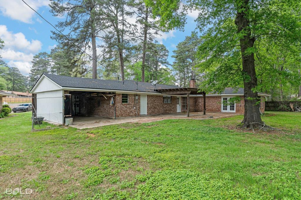 9471 Hemlock Circle Shreveport, LA 71118 - Photo 28 of 36 a front view of house with yard and green space