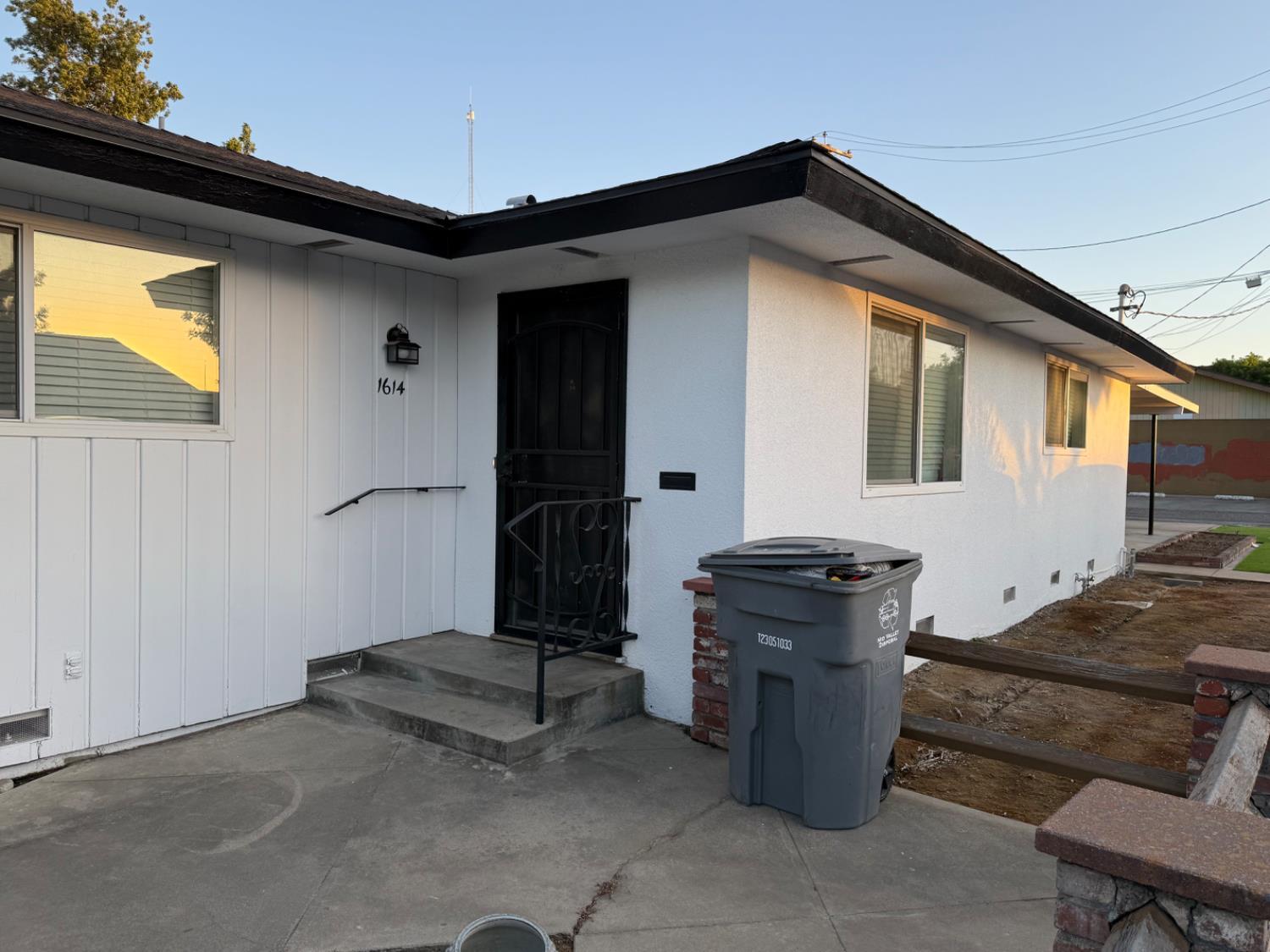 1205 F Street Reedley, CA 93654 - Photo 3 of 33 a view of outdoor space