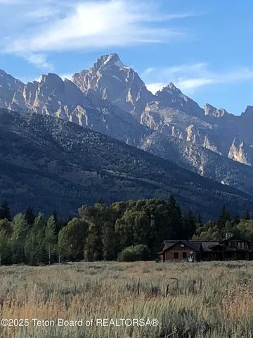 $6,975,000 | 10200 North West Meadow Road, Jackson, WY 83001