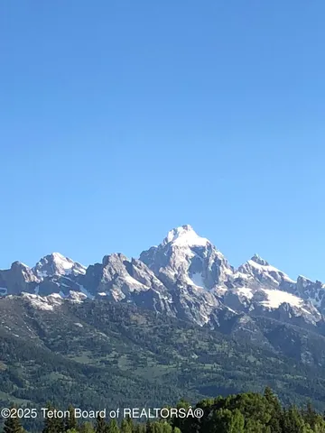 $6,975,000 | 10200 North West Meadow Road, Jackson, WY 83001