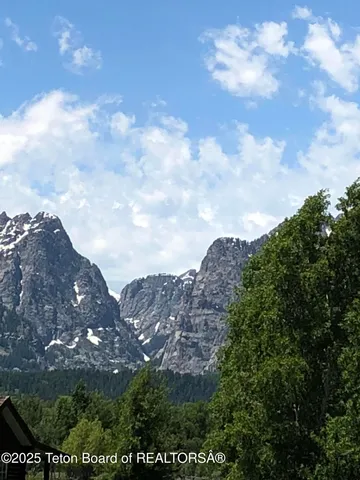 $6,975,000 | 10200 North West Meadow Road, Jackson, WY 83001