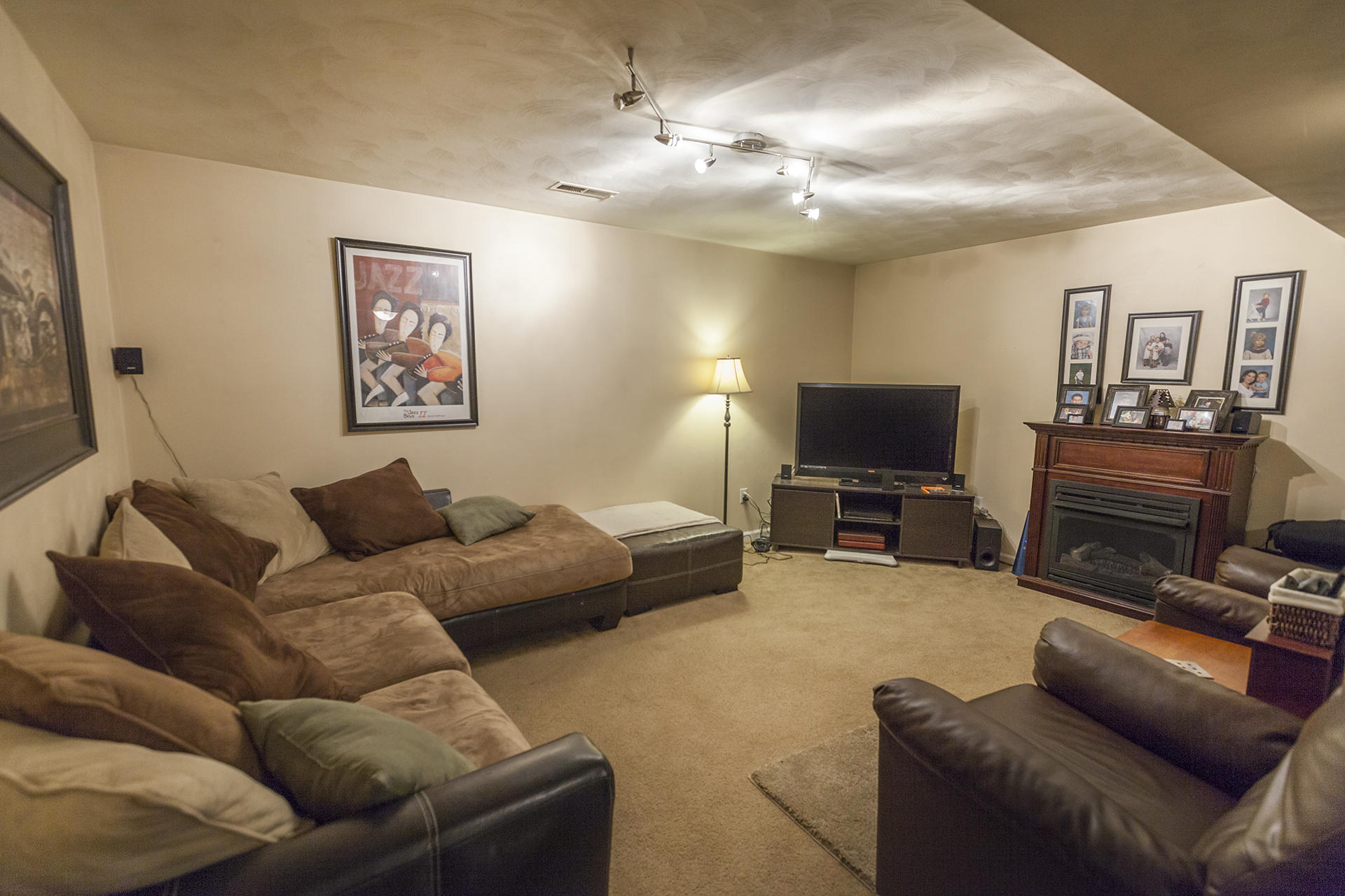 814 Ruddell Road Vinton, VA 24179 - Photo 18 of 24 Family Room