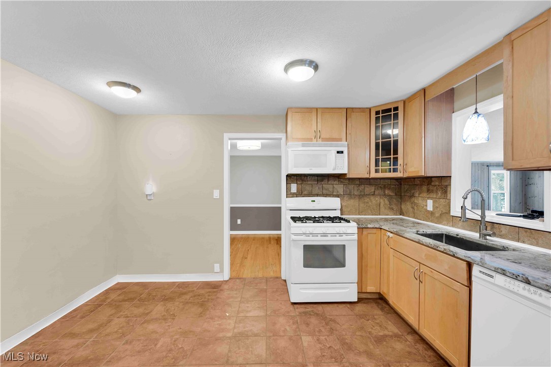 4887 Fairlawn Road Cleveland, OH 44124 - Photo 18 of 35 Gallery Image 18