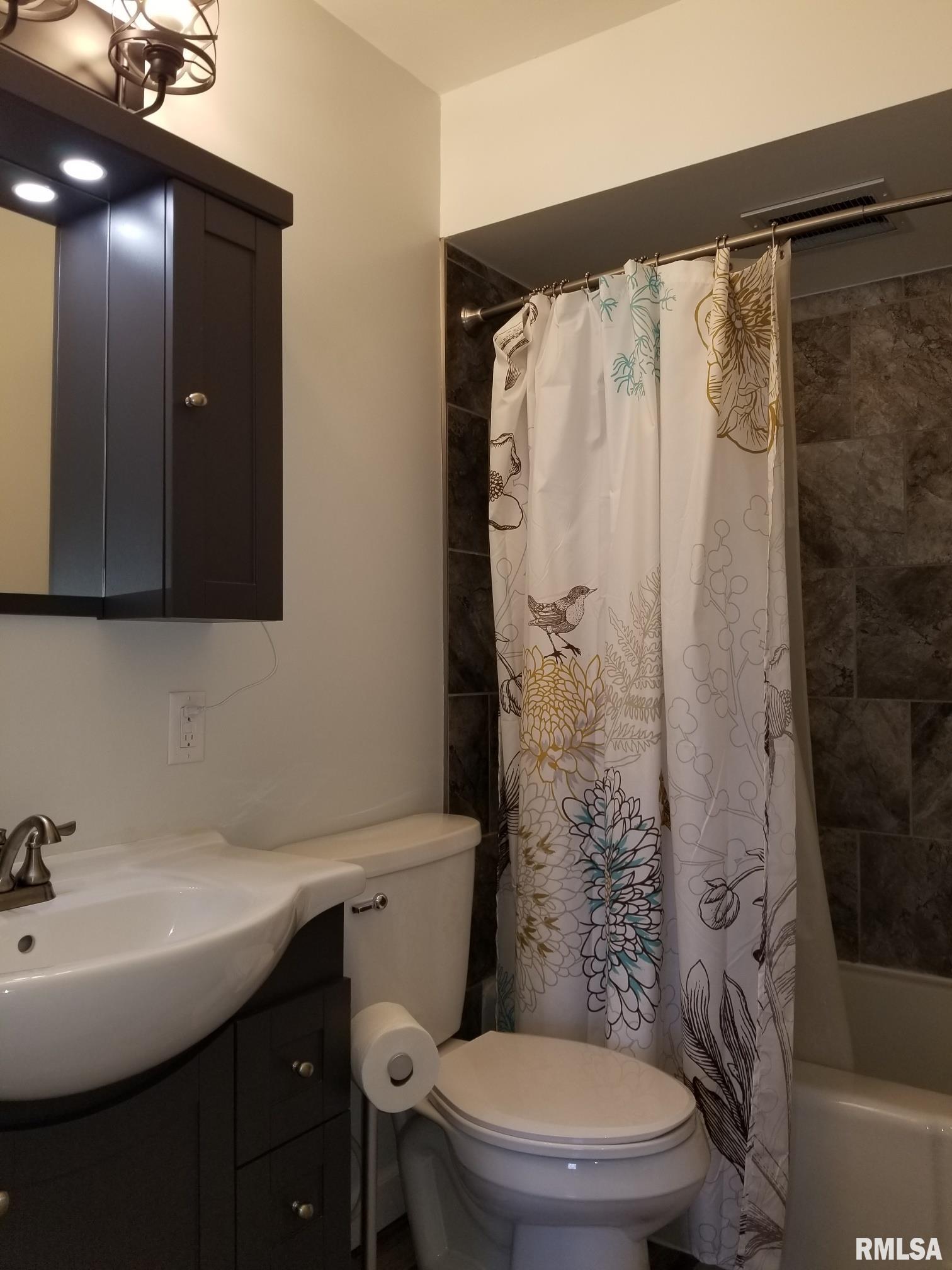 112 Middle Road Muscatine, IA 52761 - Photo 15 of 22 Gallery Image 15