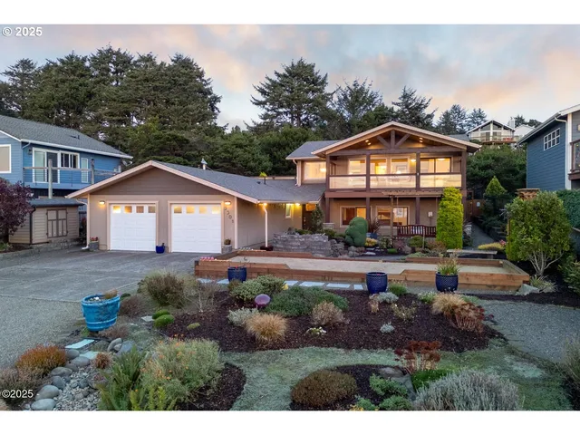 $999,900 | 3301 Northwest Hidden Lake Drive, Waldport, OR 97394