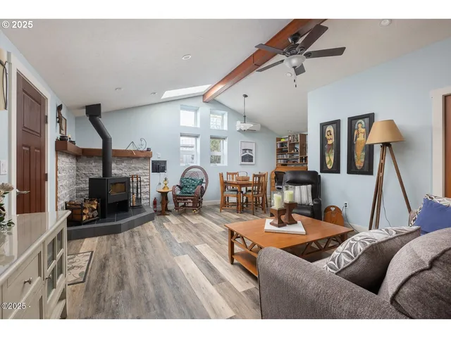 $999,900 | 3301 Northwest Hidden Lake Drive, Waldport, OR 97394