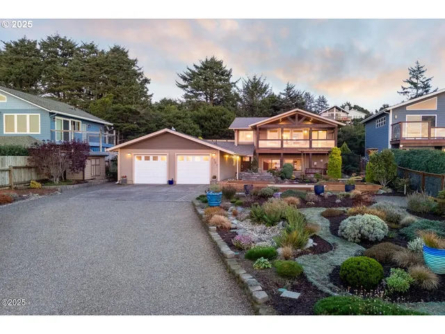 $999,900 | 3301 Northwest Hidden Lake Drive, Waldport, OR 97394