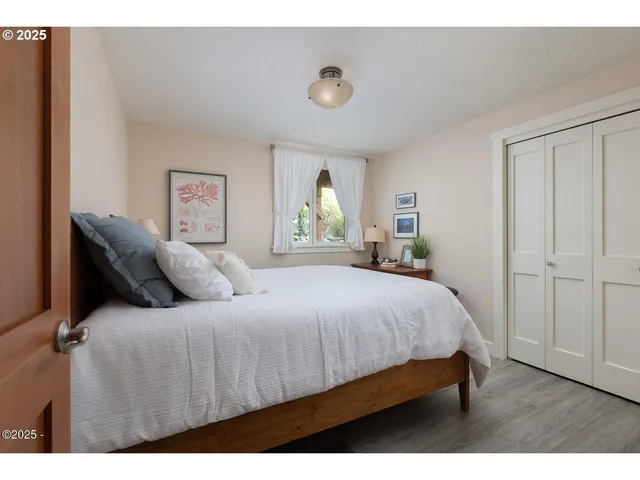 $999,900 | 3301 Northwest Hidden Lake Drive, Waldport, OR 97394