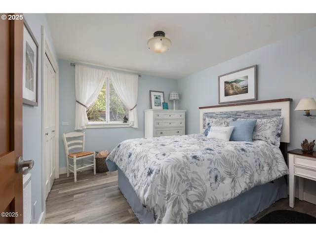 $999,900 | 3301 Northwest Hidden Lake Drive, Waldport, OR 97394