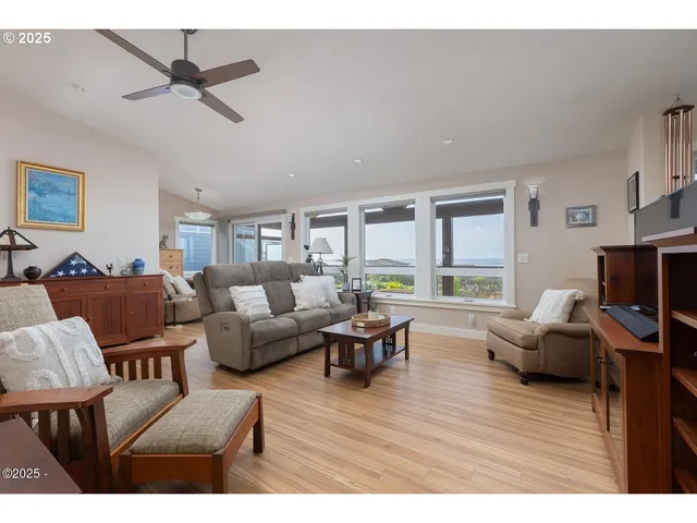 $999,900 | 3301 Northwest Hidden Lake Drive, Waldport, OR 97394