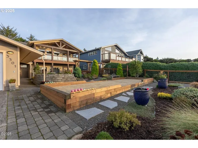$999,900 | 3301 Northwest Hidden Lake Drive, Waldport, OR 97394
