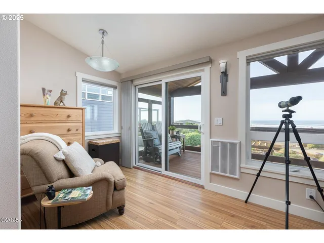 $999,900 | 3301 Northwest Hidden Lake Drive, Waldport, OR 97394