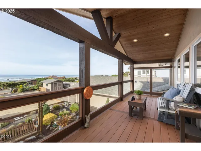 $999,900 | 3301 Northwest Hidden Lake Drive, Waldport, OR 97394