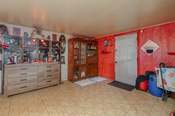 a bed room with a bed and a closet