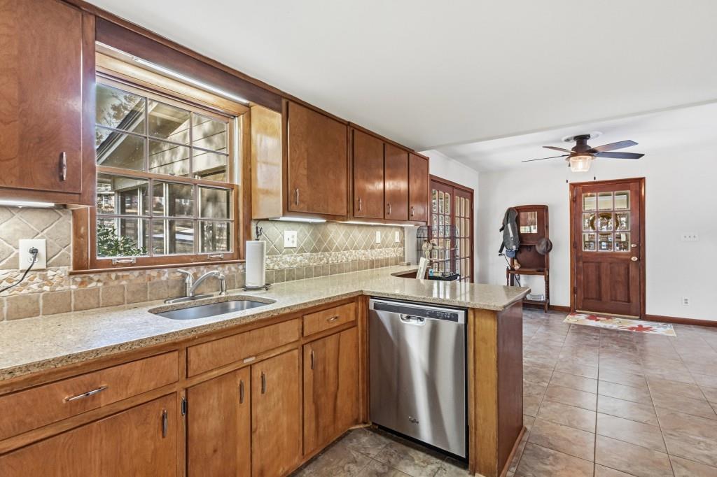 6570 Wright Road Northeast Atlanta, GA 30328 - Photo 7 of 47