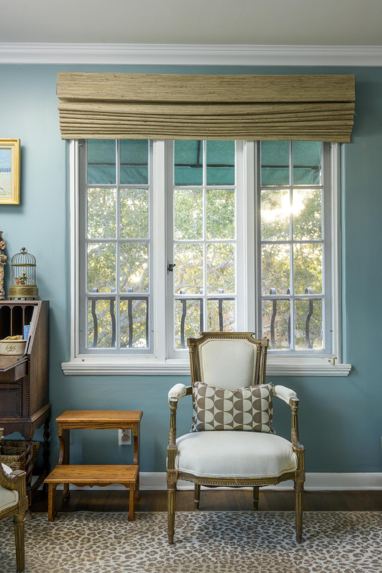 1318 Alta Vista Road Santa Barbara, CA 93103 - Photo 27 of 44 a living room with furniture and a window