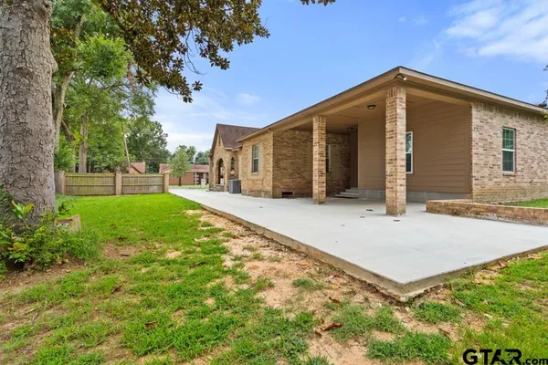 $269,900 | 1704 East Houston Street, Tyler, TX 75702