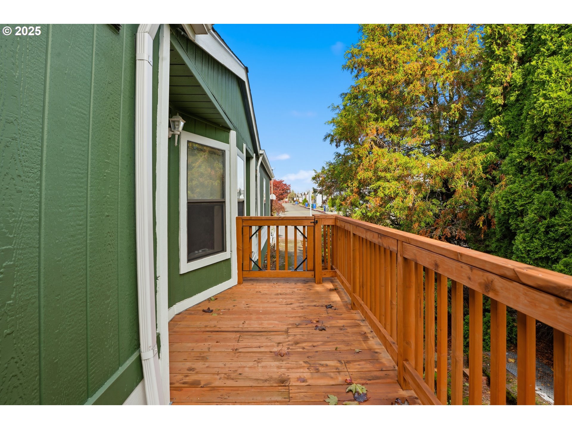 1949 Southeast Palmquist Road, Unit 32 Gresham, OR 97080 - Photo 3 of 31 a balcony with a outdoor space