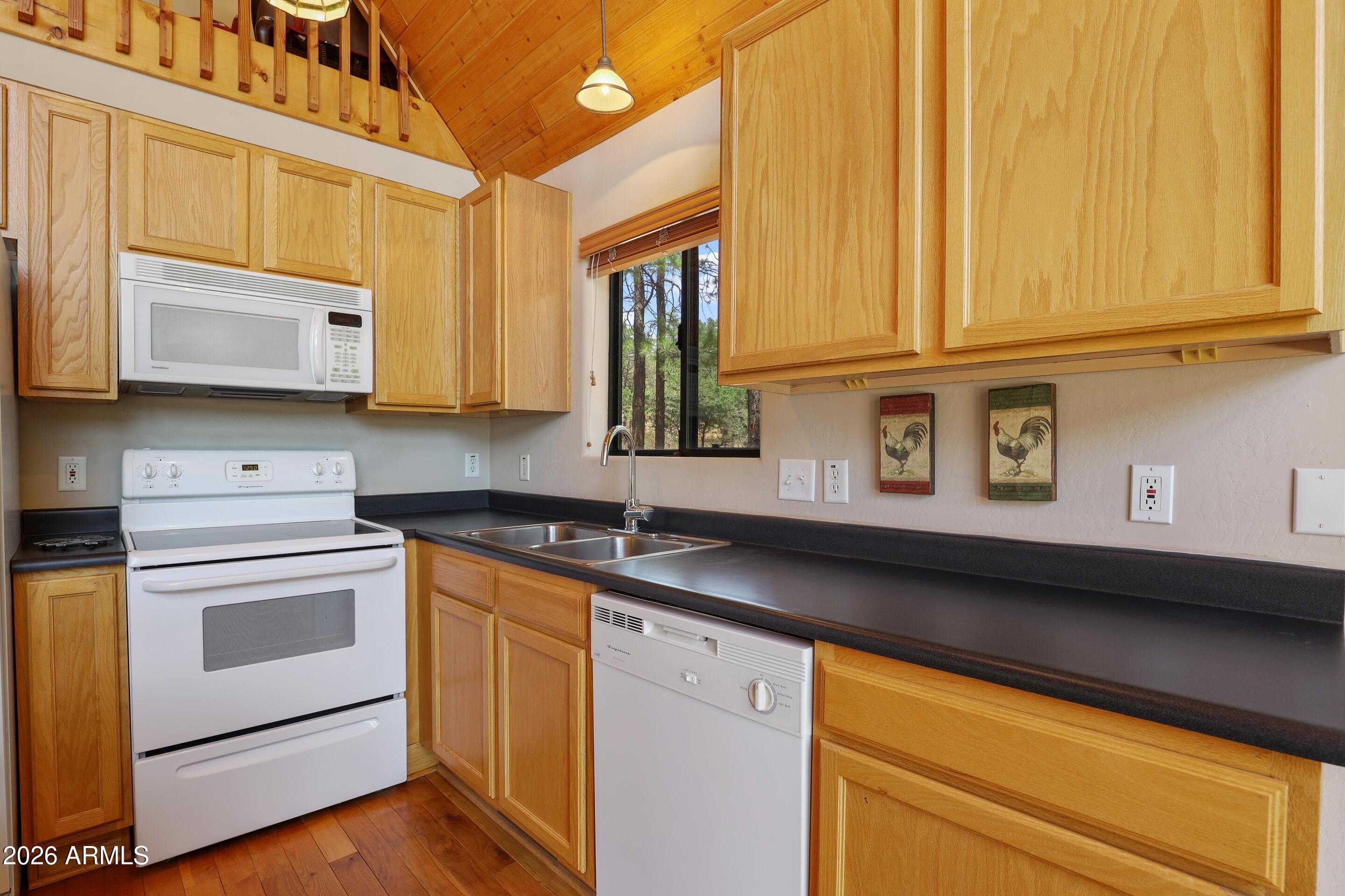 5837 Arroyo Way Pine, AZ 85544 - Photo 10 of 30 a kitchen with stainless steel appliances granite countertop a sink and a microwave