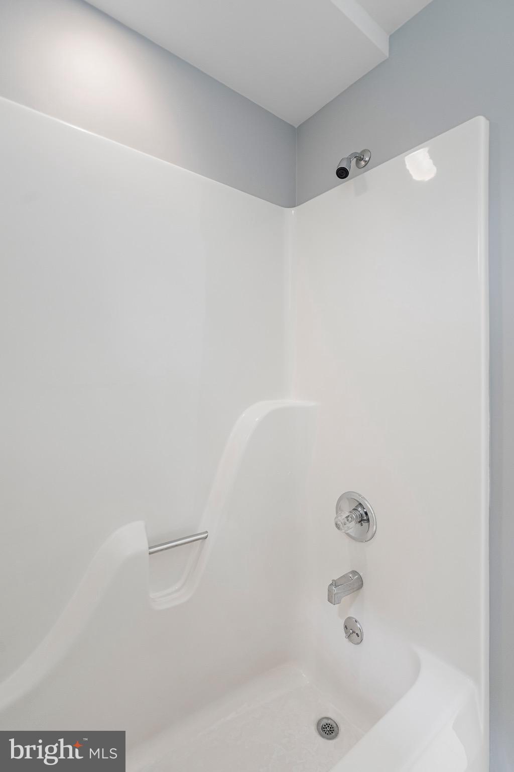 965 St Stephens Church Road Gambrills, MD 21054 - Photo 39 of 43 a bathroom with a bathtub