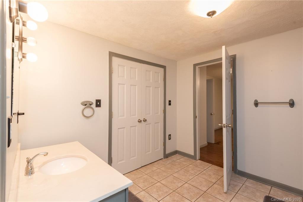 4265 Old Shelby Road Hickory, NC 28602 - Photo 26 of 45 Gallery Image 26
