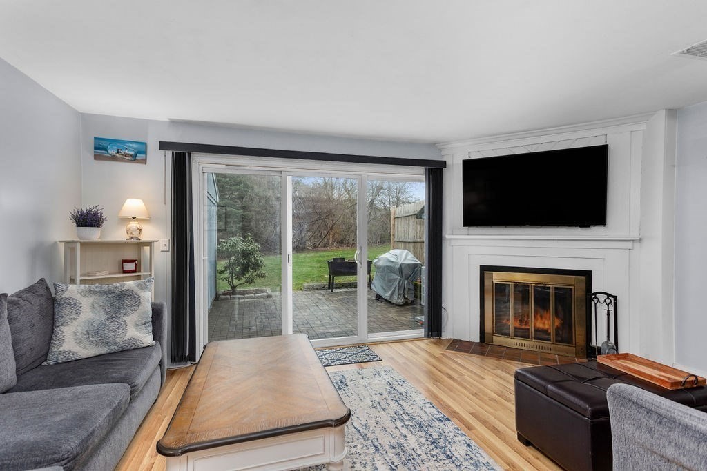 11 Apple Tree Hill Road, Unit 11 Hopkinton, MA 01748 - Photo 4 of 22 Gallery Image 4