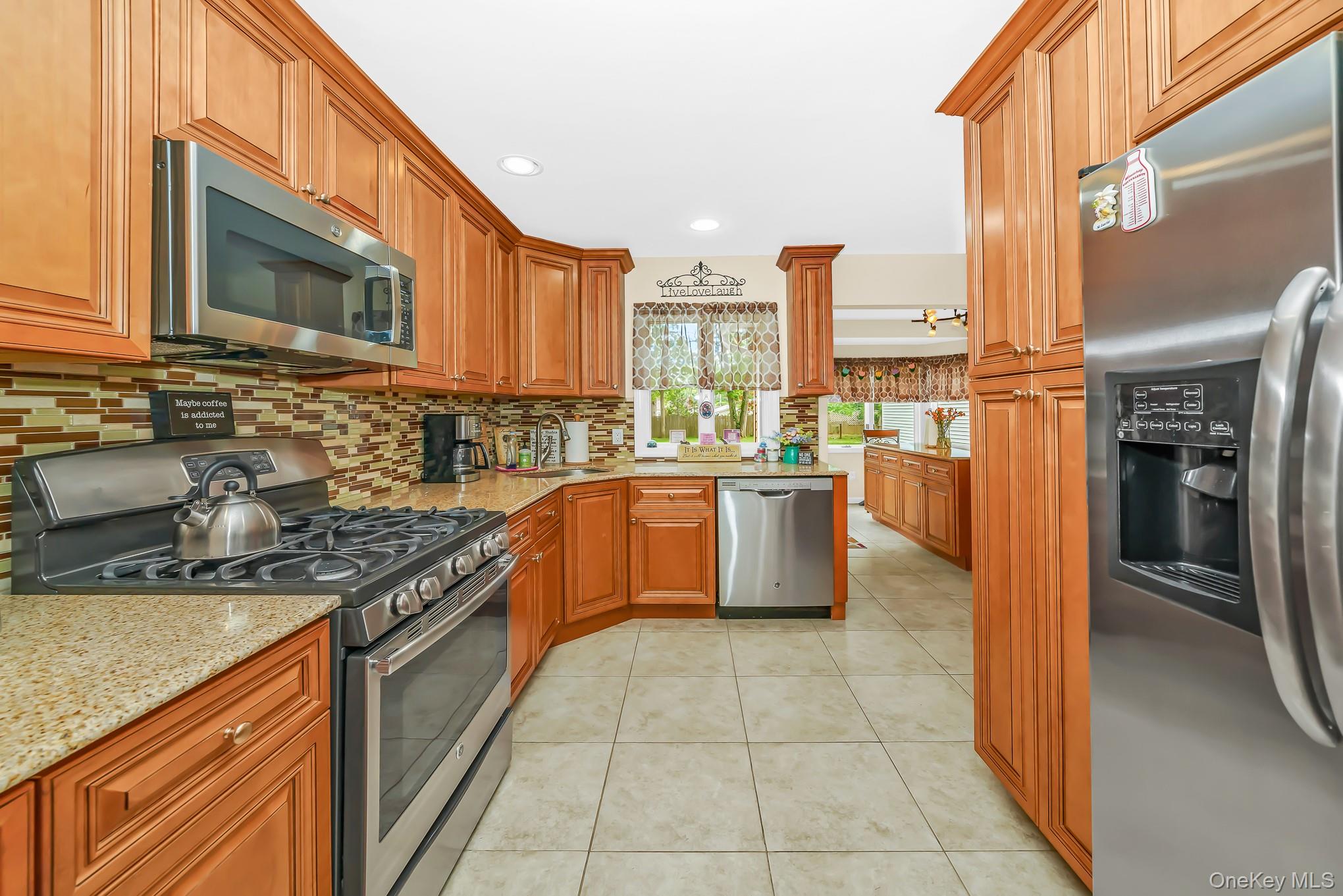 20 Amherst Street Islip, NY 11751 - Photo 8 of 29