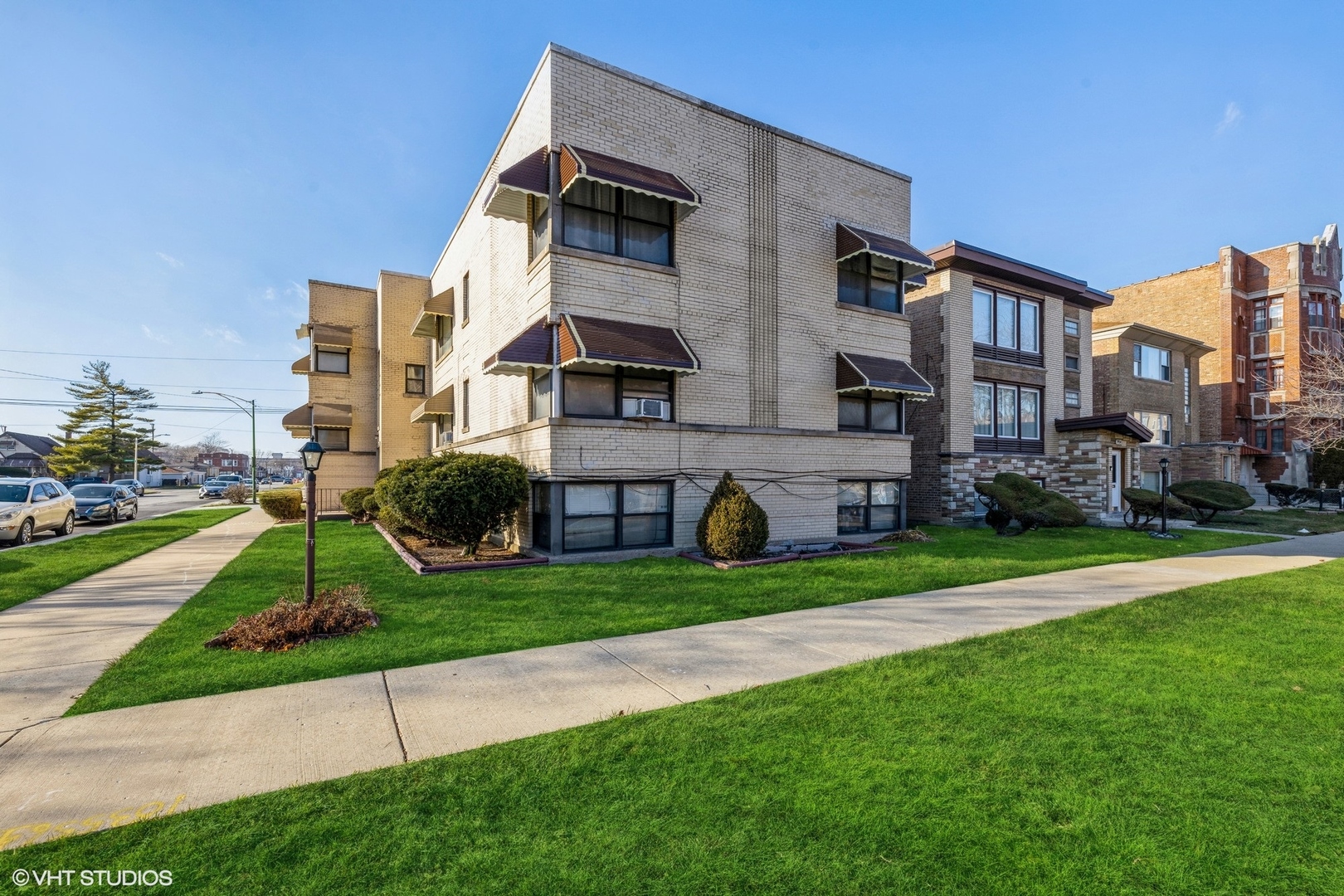 1906 West 80th Street, Unit 1W Chicago, IL 60620 - Photo 12 of 12 a front view of house with yard and green space