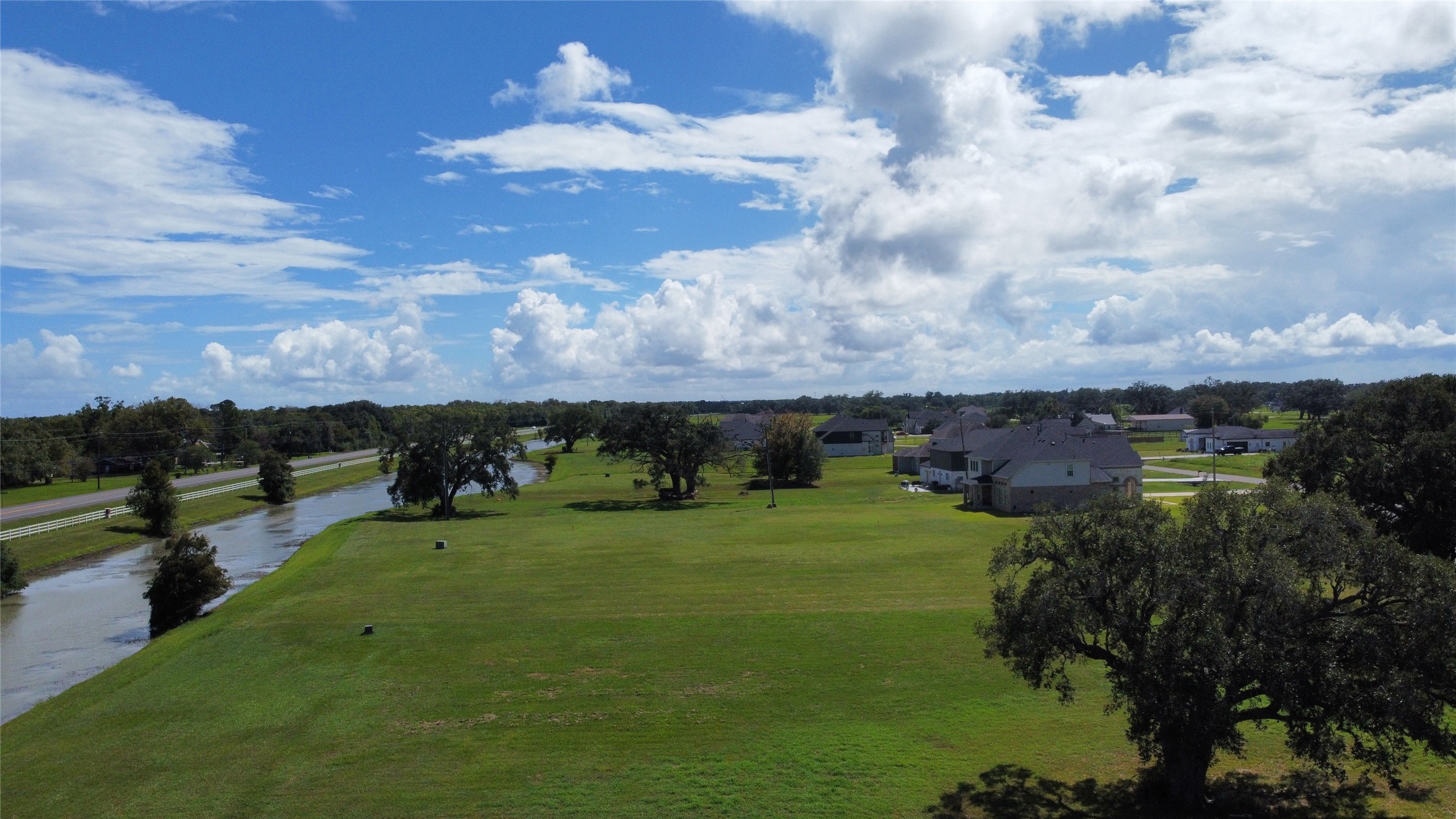 102 Lakeland Circle Rosharon, TX 77583 - Photo 12 of 15