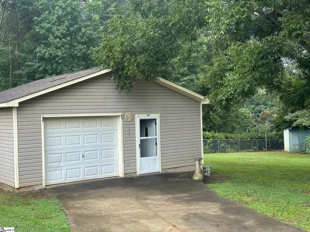 $389,900 | 6005 Highway 11, Inman, SC 29349