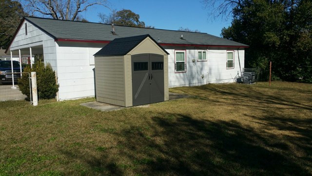 1624 Randall Road, Unit 607 Macon, GA 31206 - Photo 3 of 11 a front view of a house with a yard