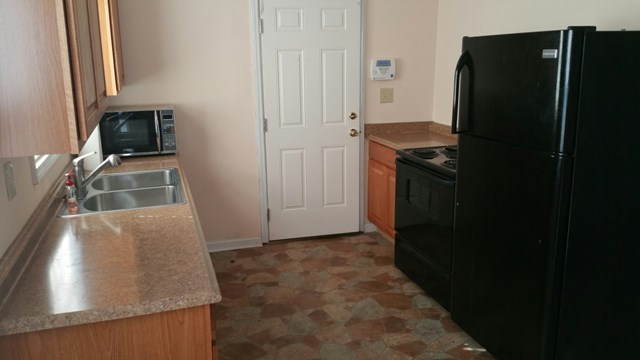 1624 Randall Road, Unit 607 Macon, GA 31206 - Photo 6 of 11 a kitchen with a refrigerator and a stove
