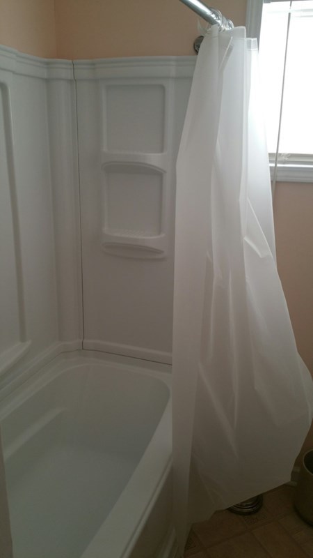 1624 Randall Road, Unit 607 Macon, GA 31206 - Photo 8 of 11 a bathroom with a bathtub
