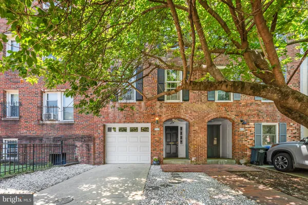 $1,345,000 | 413 D Street Southeast, Washington, DC 20003