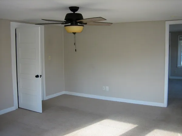 a view of empty room with window