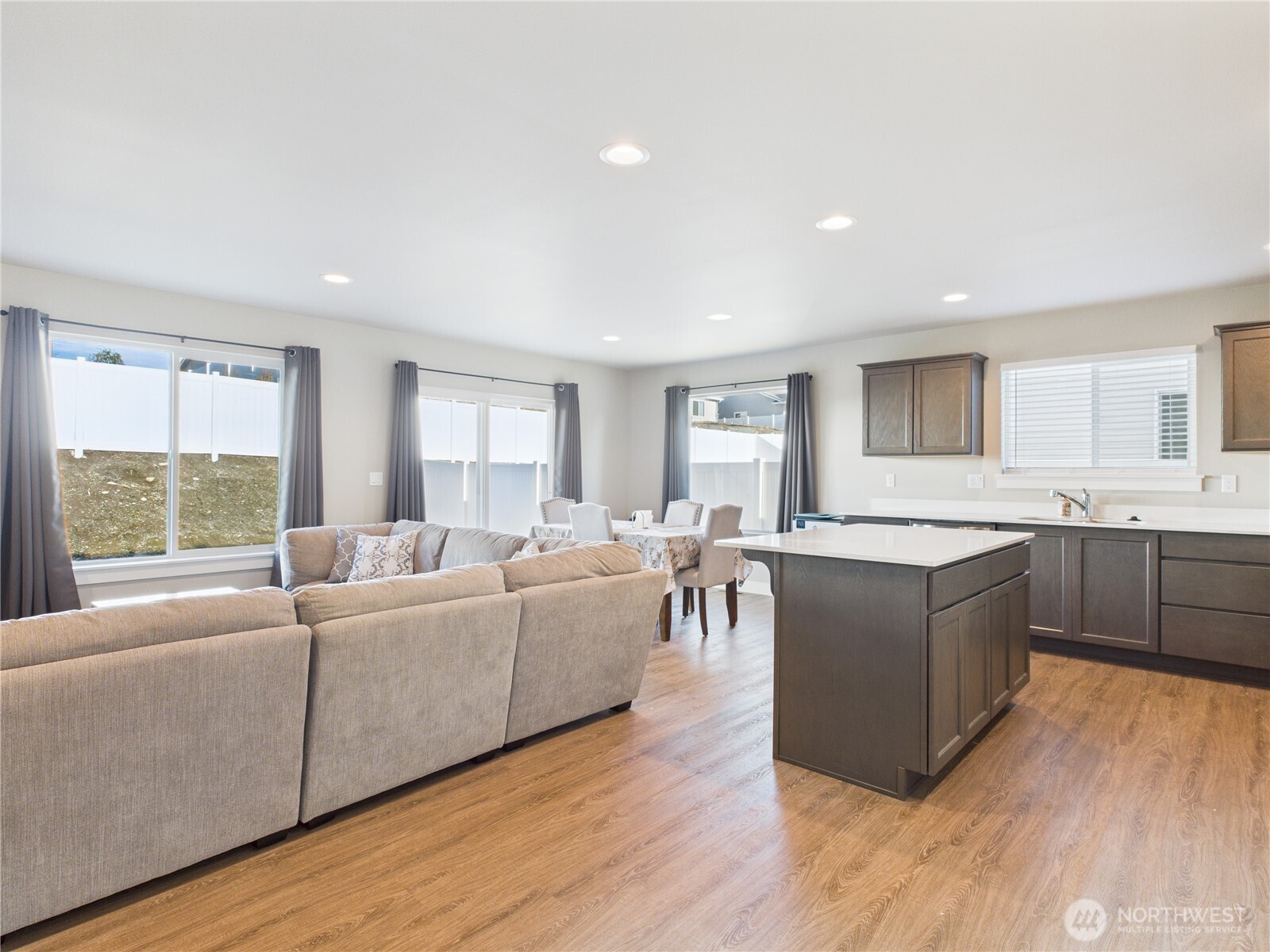 2417 3rd Street Southeast East Wenatchee, WA 98802 - Photo 3 of 14