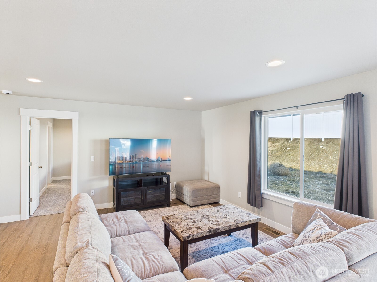 2417 3rd Street Southeast East Wenatchee, WA 98802 - Photo 4 of 14