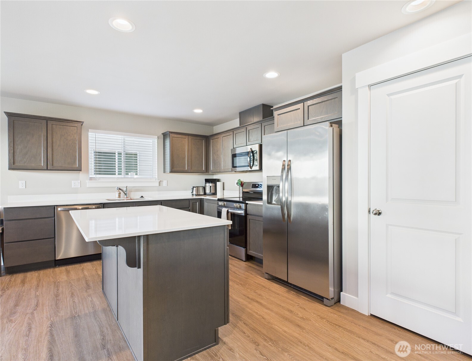 2417 3rd Street Southeast East Wenatchee, WA 98802 - Photo 6 of 14